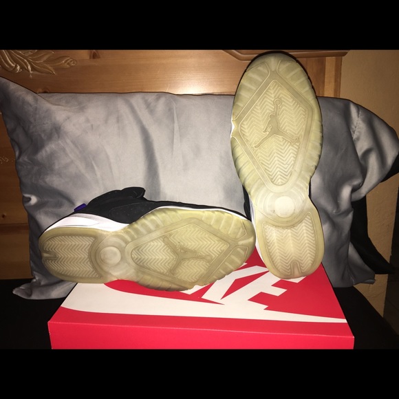 Jordan’s Size 11 - Picture 4 of 5